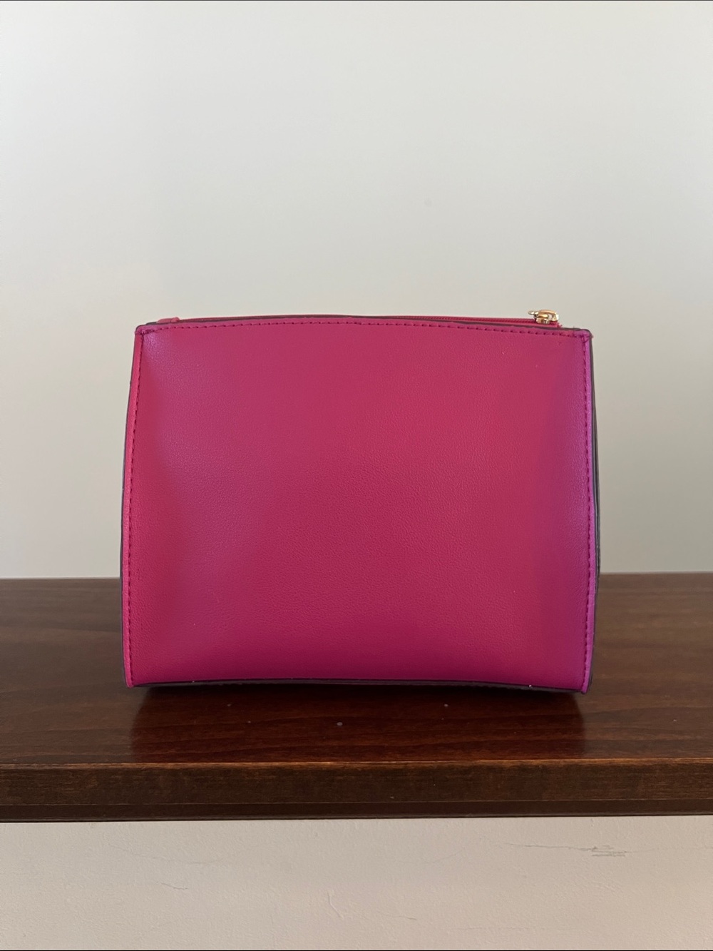 Elizabeth Arden NY Pink Makeup Bag. - Picture 3 of 9